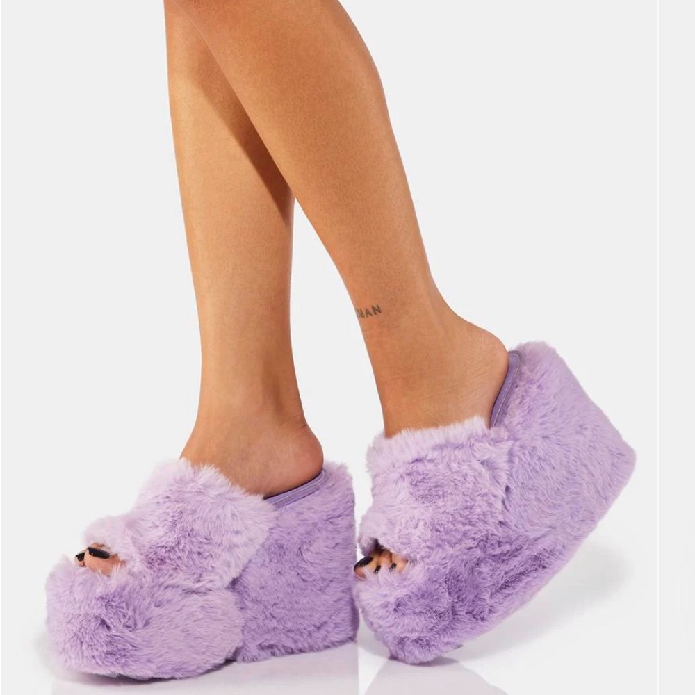 Y.R.U. Lavender Gravity Faux Fur Sandals- Size 8